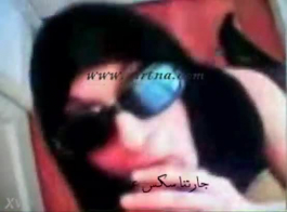فتاة عربية تمارس الجنس الفموي ببراعة مع حجابها الشرعي