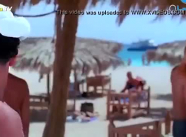 الجنس العربي الساخن: نور اللبنانية ترتدي ملابس السباحة في مشهد إباحي مصري مثير للجدل