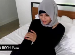 تجربة الحجاب - فتاة مسلمة نحيفة في الحجاب تفاجئ مدرسها عندما تتخلص من ثيابها