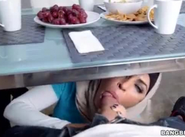 ميا خليفة وجوليانا فيجا يتألقان بجمالهن العربي في هذا الفيديو الإباحي